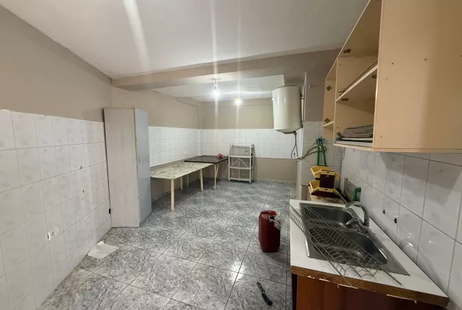 Shitet, Lokal, Xhamlliku, Tirane - 200000Euro | 125 m2