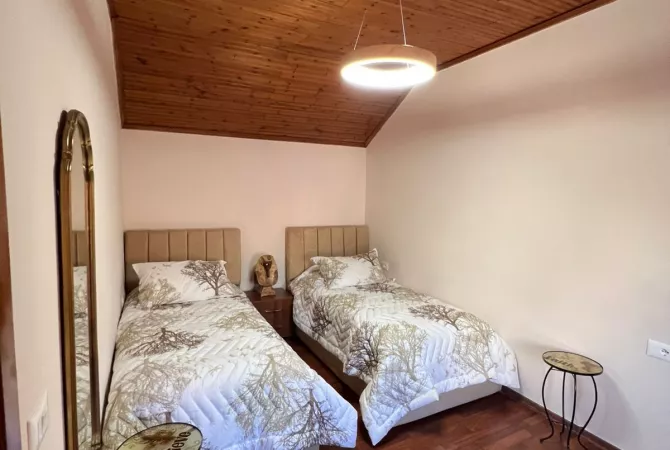 Shtepi me qera Vila Luksoze ne Tirane, 2+1, Mobilimi E mobiluar, Pagesa 2,000  Euro.