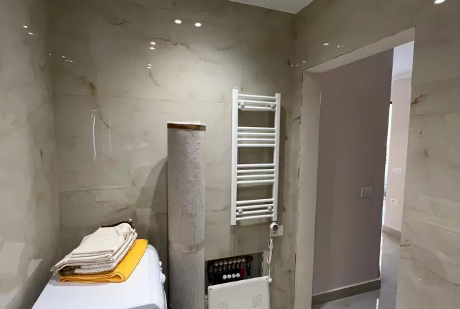 Shtepi me qera Vila Luksoze ne Tirane, 2+1, Mobilimi E mobiluar, Pagesa 2,000  Euro.