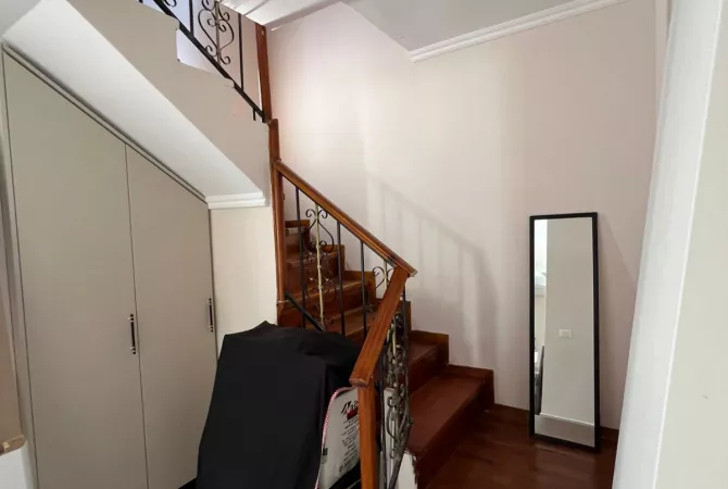 Shtepi me qera Vila Luksoze ne Tirane, 2+1, Mobilimi E mobiluar, Pagesa 2,000  Euro.