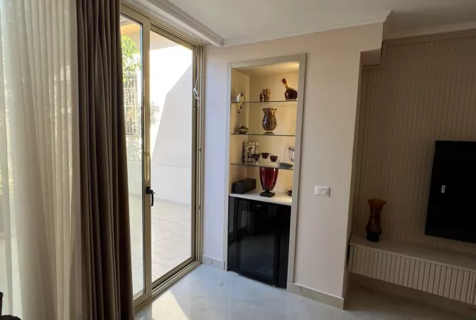 Shtepi me qera Vila Luksoze ne Tirane, 2+1, Mobilimi E mobiluar, Pagesa 2,000  Euro.