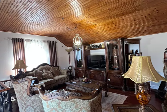 Shtepi me qera Vila Luksoze ne Tirane, 2+1, Mobilimi E mobiluar, Pagesa 2,000  Euro.