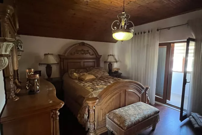 Shtepi me qera Vila Luksoze ne Tirane, 2+1, Mobilimi E mobiluar, Pagesa 2,000  Euro.