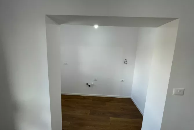 Shtepi ne shitje Apartament ne Tirane, 2+1, Mobilimi Bosh, pa mobiluar, Pagesa 155,000  Euro.