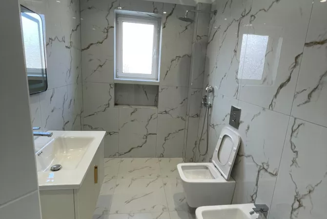 Shtepi ne shitje Apartament ne Tirane, 2+1, Mobilimi Bosh, pa mobiluar, Pagesa 155,000  Euro.