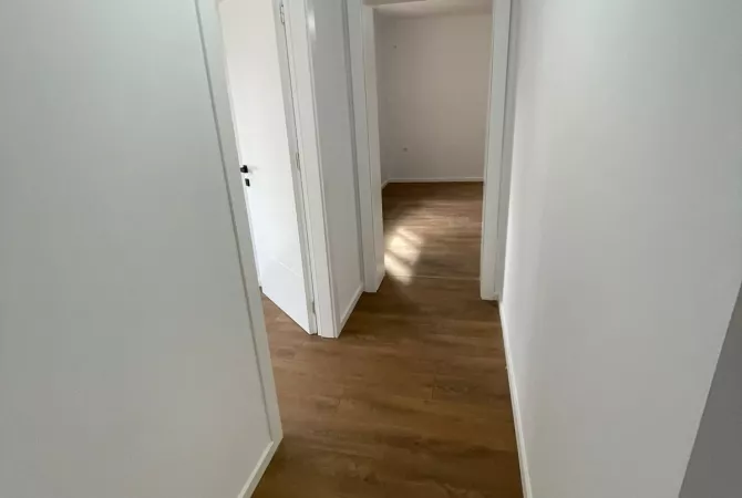 Shtepi ne shitje Apartament ne Tirane, 2+1, Mobilimi Bosh, pa mobiluar, Pagesa 155,000  Euro.