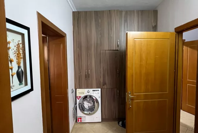 Casa privata/Indipendente in vendita a Tirana 4+1, Arredato