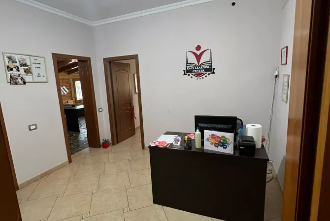 Casa privata/Indipendente in vendita a Tirana 4+1, Arredato