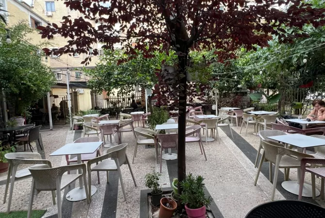 Casa privata/Indipendente in vendita a Tirana 4+1, Arredato