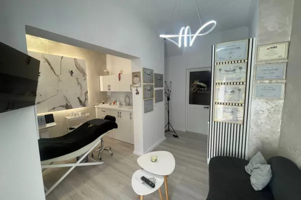 Shitet, Biznesi Qender Estetike, Komuna e Parisit, Tirane - 10,000Euro | 25 m2