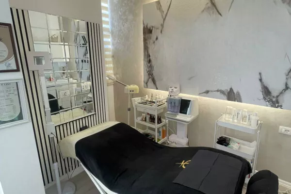 Shitet, Biznesi Qender Estetike, Komuna e Parisit, Tirane - 10,000Euro | 25 m2