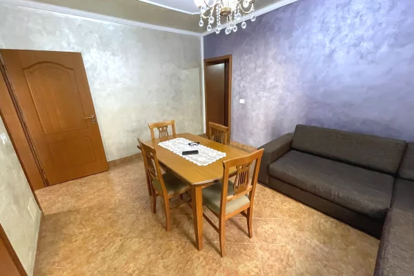 Shtepi ne shitje Apartament ne Tirane, 3+1, Mobilimi E mobiluar, Pagesa 145,000  Euro.