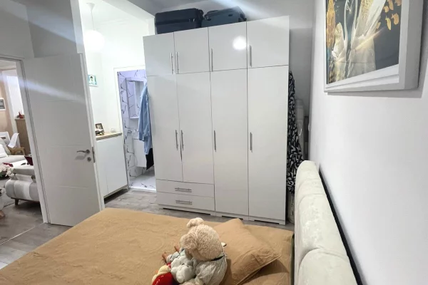 Shtepi ne shitje Apartament ne Tirane, 2+1, Mobilimi E mobiluar, Pagesa 135,000  Euro.