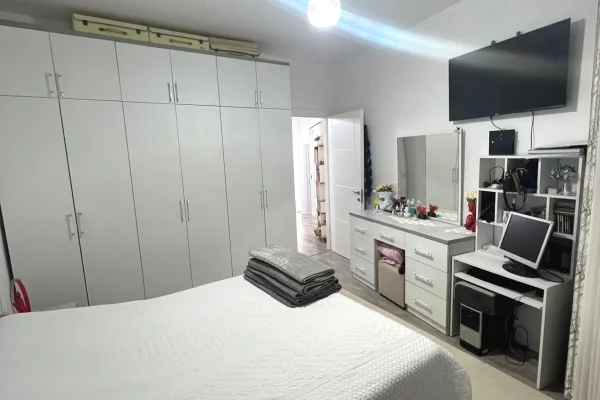 Shtepi ne shitje Apartament ne Tirane, 2+1, Mobilimi E mobiluar, Pagesa 135,000  Euro.