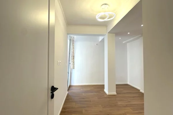 Shtepi ne shitje Apartament ne Tirane, 2+1, Mobilimi E mobiluar, Pagesa 118,000  Euro.