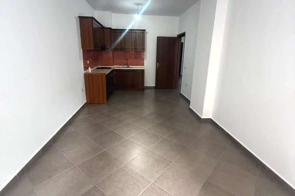 Shtepi ne shitje Apartament ne Tirane, 1+1, Mobilimi Bosh, pa mobiluar, Pagesa 95,000  Euro.