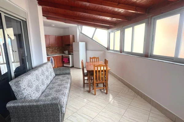 Shtepi me qera Apartament ne Tirane, 2+1, Mobilimi Pjeserisht e mobiluar, Pagesa 550  Euro.