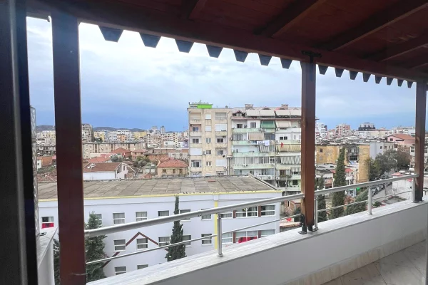 Shtepi me qera Apartament ne Tirane, 2+1, Mobilimi Pjeserisht e mobiluar, Pagesa 550  Euro.