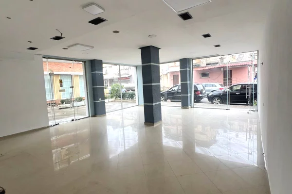 Qera, Ambient Biznesi, Oxhaku, Tirane - 600Euro | 80 m2