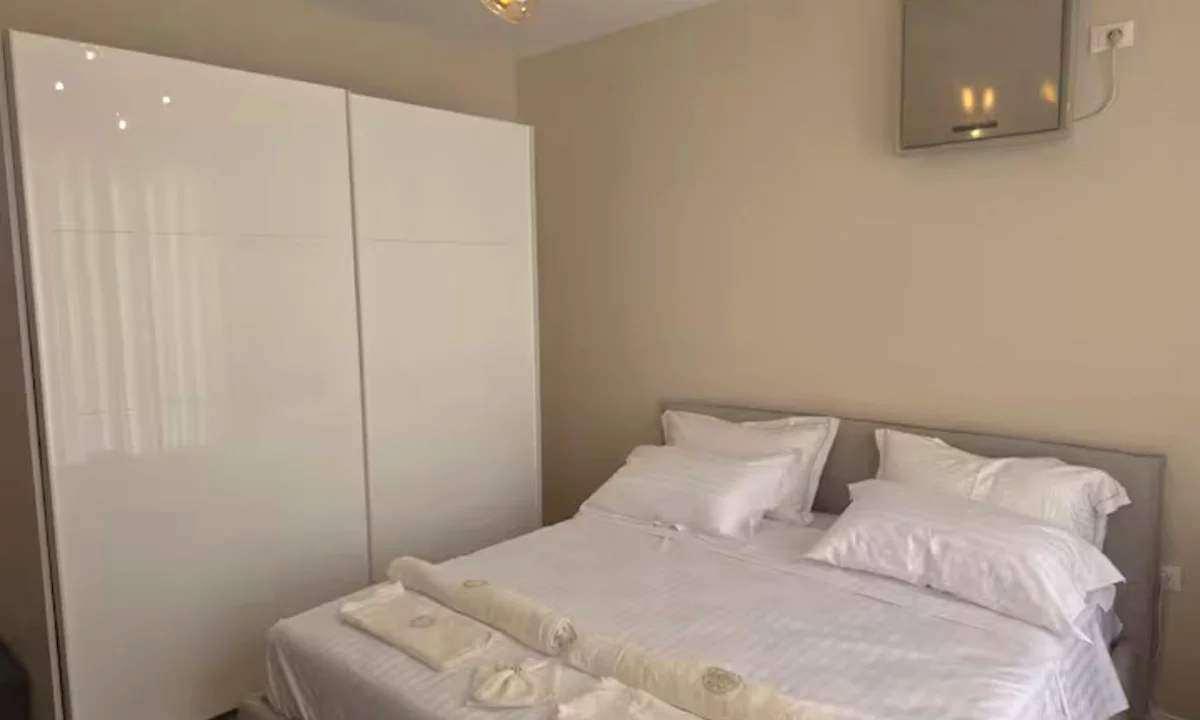 Appartamento in affitto a Tirana 2+1, Arredato