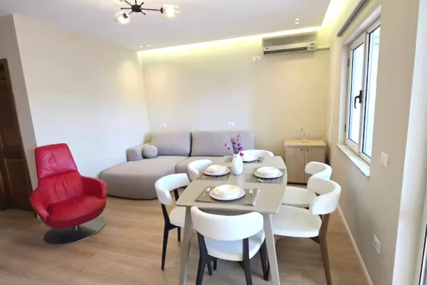 Appartamento in affitto a Tirana 2+1, Arredato