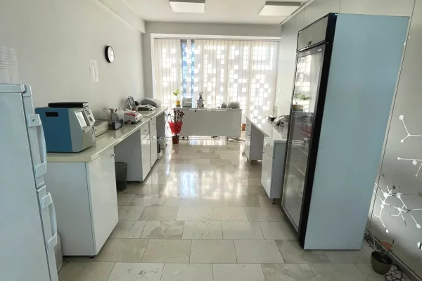 Ambient biznesi me qera 1+1 ne Tirane - 50,000 Leke