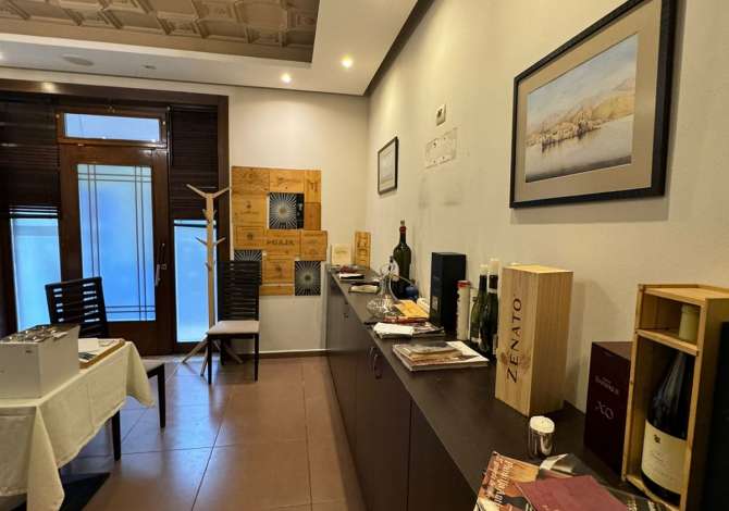 Jepet restorant peshku me qera