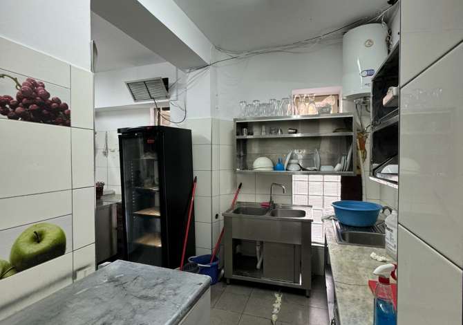 Ambient biznesi me qera 2+1 ne Tirane - 2,200 Euro