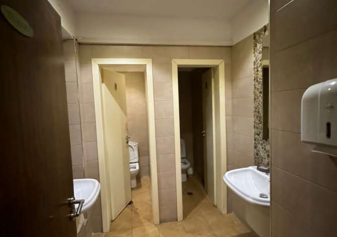 Jepet restorant peshku me qera