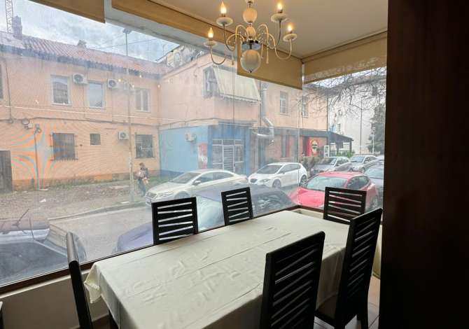 Jepet restorant peshku me qera