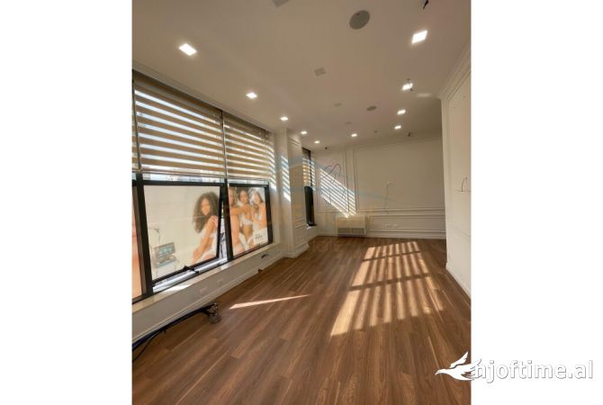 Ambiente Commerciale in Affitto 3+1 a Tirana - 700 Euro