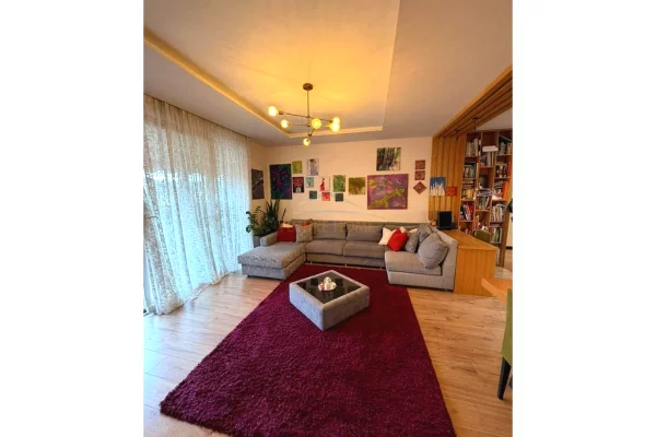 Shitet, Apartament 2+1, Rruga Gramoz Pashko.