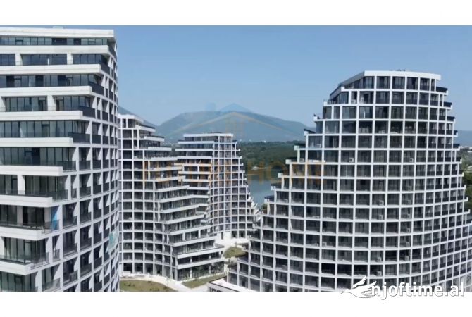 Ambiente Commerciale in Vendita 4+1 a Tirana - 39,999 Euro
