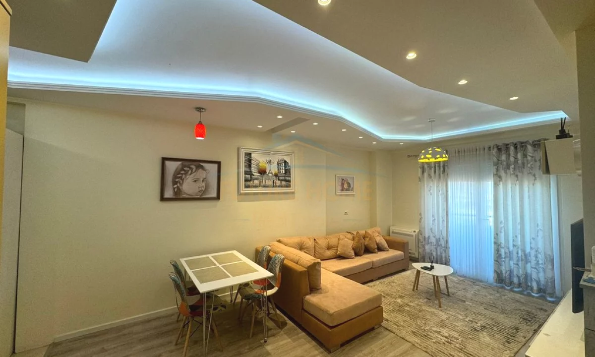 Shtepi ne shitje Apartament ne Tirane, 1+1, Mobilimi E mobiluar, Pagesa 215,000  Euro.