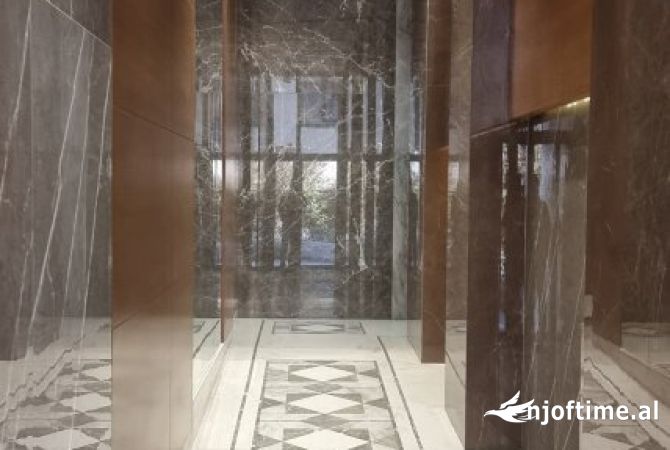 Ambiente Commerciale in Affitto 1+1 a Tirana - 1,250 Euro