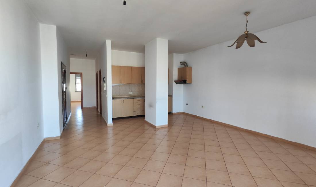 Shtepi ne shitje Apartament ne Tirane, 2+1, Mobilimi Bosh, pa mobiluar, Pagesa 115,000  Euro.