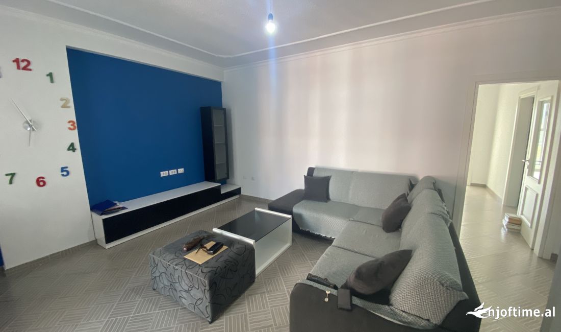 Shtepi ne shitje Apartament ne Tirane, 2+1, Mobilimi E mobiluar, Pagesa 135,000  Euro.