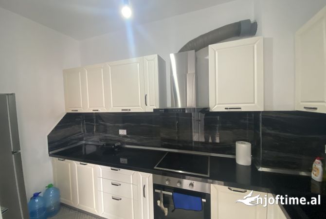 Shtepi ne shitje Apartament ne Tirane, 2+1, Mobilimi E mobiluar, Pagesa 135,000  Euro.