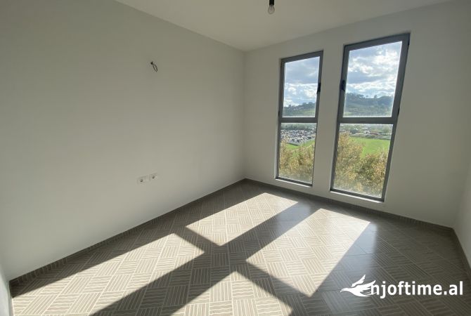 Shtepi ne shitje Apartament ne Tirane, 2+1, Mobilimi E mobiluar, Pagesa 135,000  Euro.