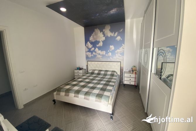 Shtepi ne shitje Apartament ne Tirane, 2+1, Mobilimi E mobiluar, Pagesa 135,000  Euro.