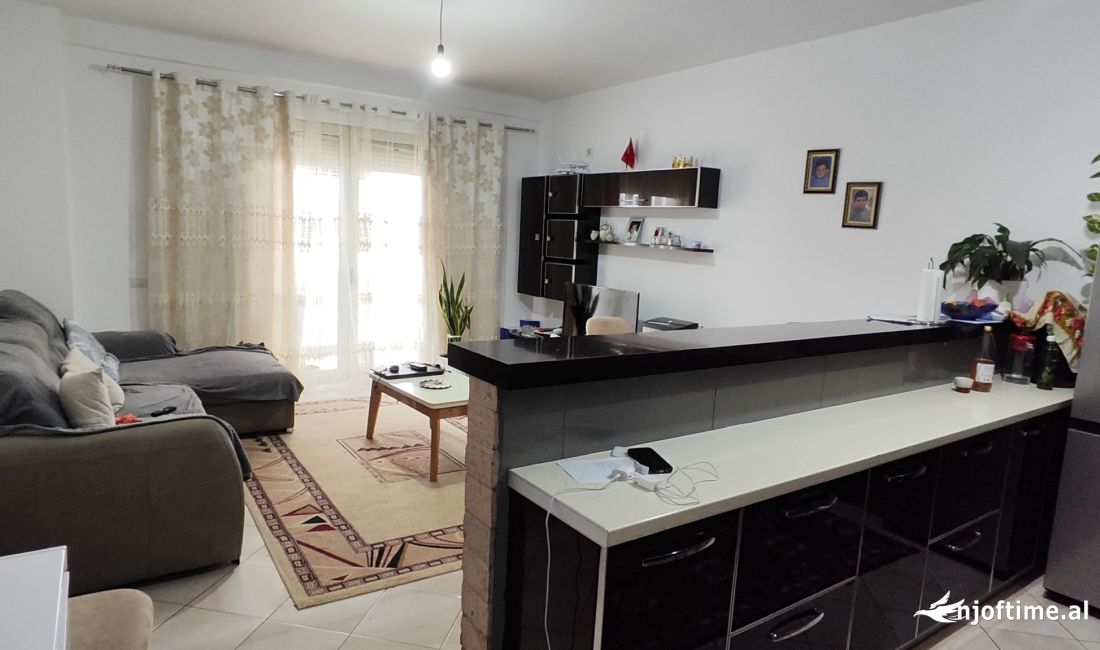 Shtepi ne shitje Apartament ne Tirane, 2+1, Mobilimi E mobiluar, Pagesa 137,000  Euro.