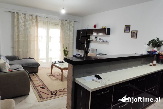 Ne Astir Shitet Apartament 2+1 Me Planimetri Te Rregullt