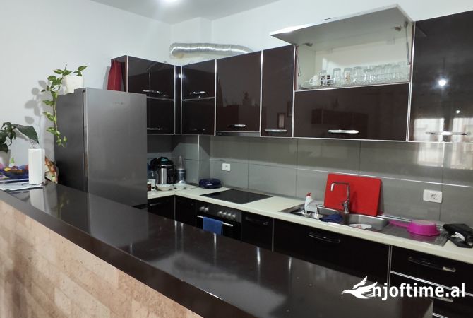 Shtepi ne shitje Apartament ne Tirane, 2+1, Mobilimi E mobiluar, Pagesa 137,000  Euro.