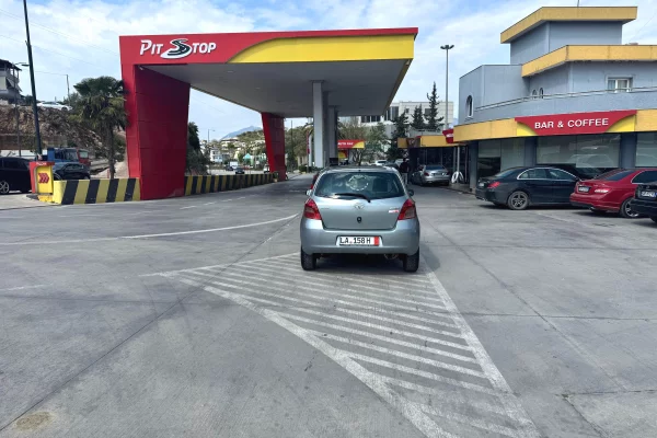 Auto in Vendita a Santa Quaranta, Toyota, 2007 Diesel,Kambio Manual Pagamento 3,500  Euro.