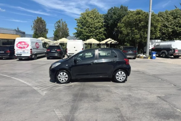 Makina ne shitje ne Sarande, Toyota, 2007 Diesel,Kambio Manual Pagesa 3,500  Euro.