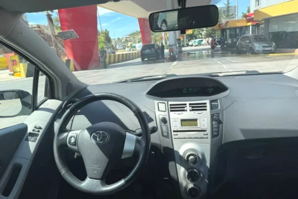 Makina ne shitje ne Sarande, Toyota, 2007 Diesel,Kambio Manual Pagesa 3,500  Euro.