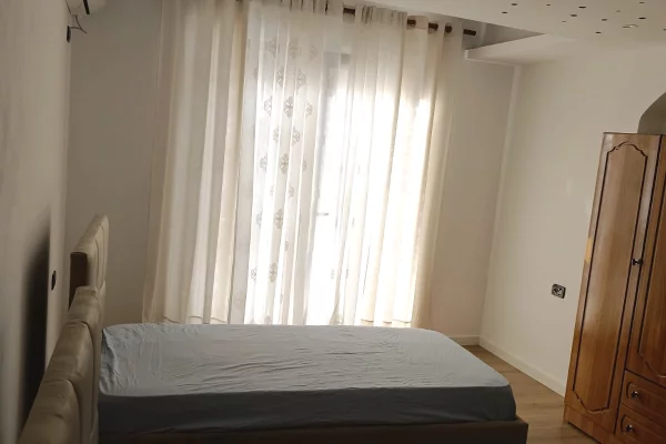 Shtepi me qera Apartament ne Tirane, 1+1, Mobilimi E mobiluar, Pagesa 40,000  Leke.