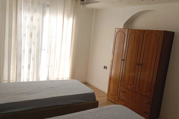 Shtepi me qera Apartament ne Tirane, 1+1, Mobilimi E mobiluar, Pagesa 40,000  Leke.