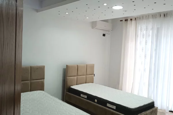 Jepet apartament me qera, 1+1 I mobiluar