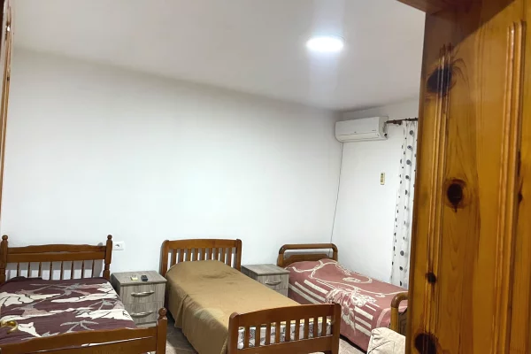 Shtepi me qera Shtepi Private ne Tirane, 1+1, Mobilimi E mobiluar, Pagesa 220  Euro.